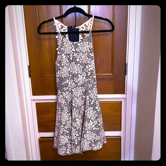 Dresses & Skirts - Midi blue lace dress